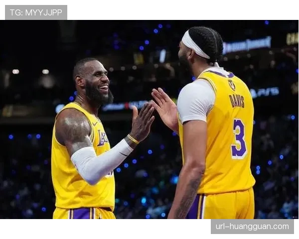 湖人124-104大胜独行侠，詹姆斯28分10篮板12助攻达成三双