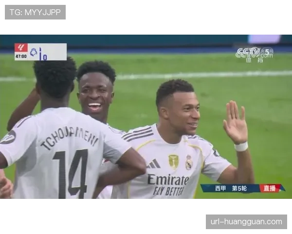 维尼修斯射中横梁后助攻姆巴佩破门，皇马半场3-2领先