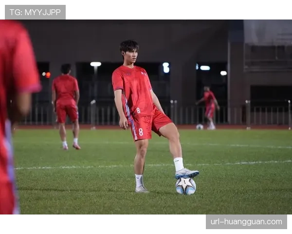 半决赛球队抵达比赛城市，开始适应性训练